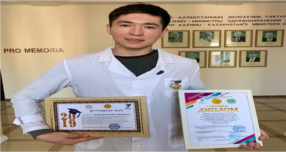 Дәретханада, моншада, киім ауыстыратын бөлмеде түкті семіз пиздалар