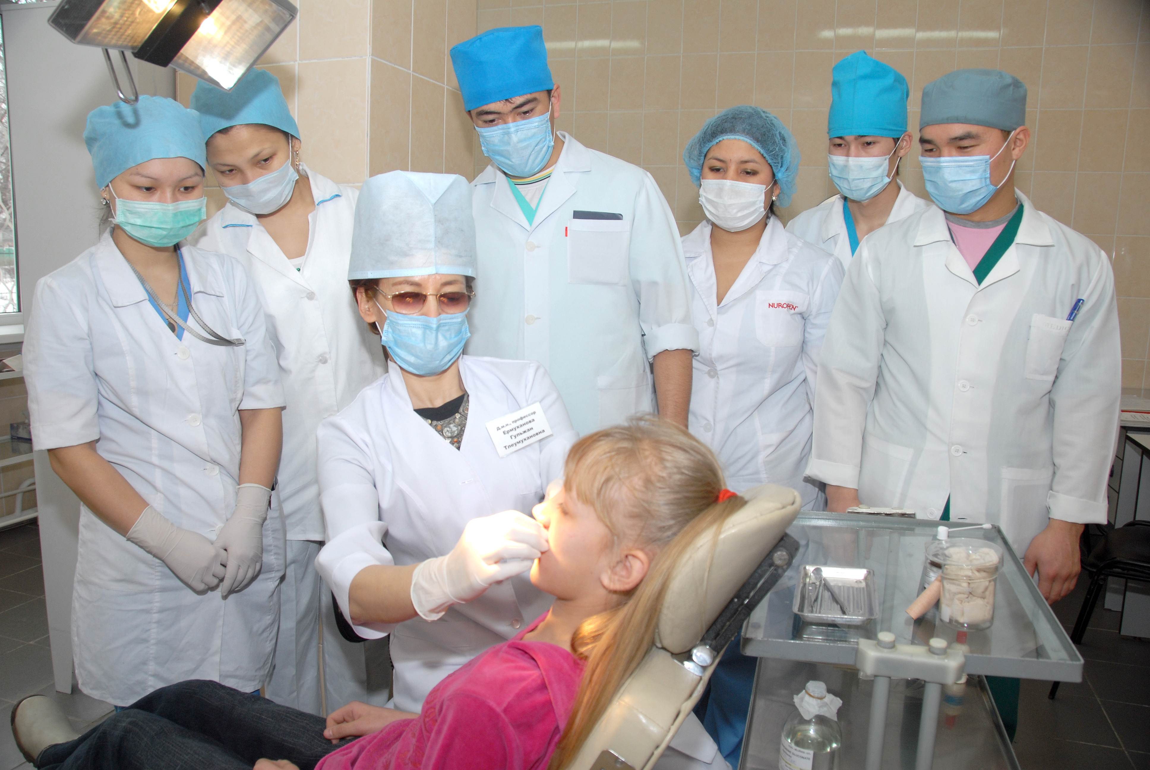Стоматология медуниверситета. Практика стоматология. Студенты на практике в стоматологии. Стоматология Казахстан.