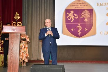 Экс-министр здравоохранения Василий Девятко обратился к врачам