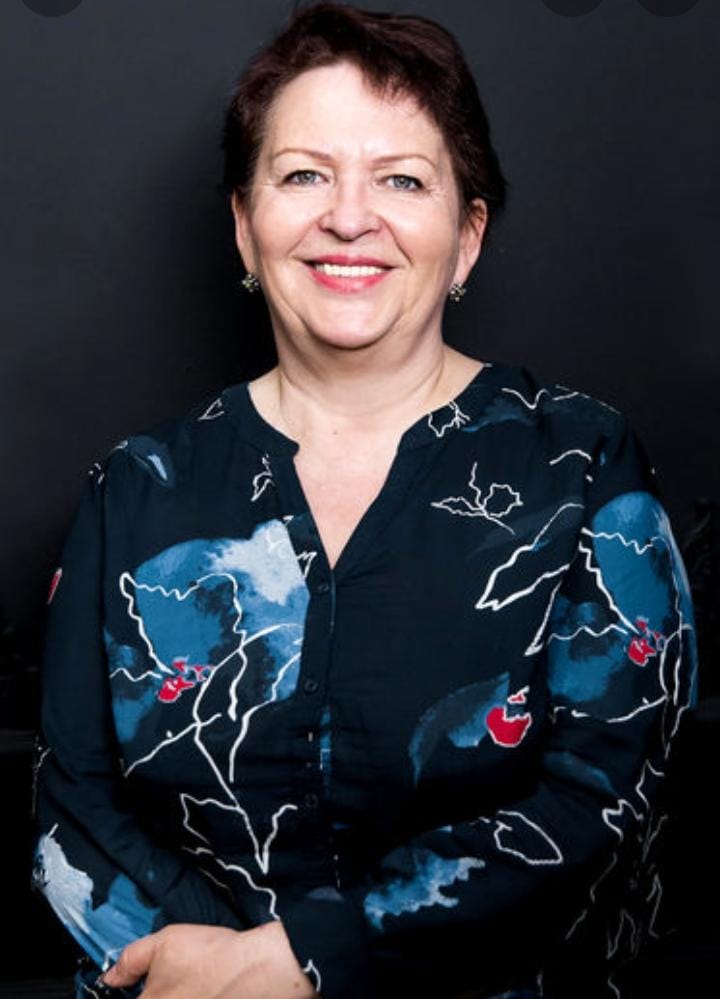 Жетілген әйелдерді аяқтау Сафронов пен Коренева жалаңаш