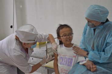 Ребенку с карликовостью из Атырау ввели препарат для роста костей