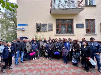 Мемориальную доску в память о Жанар Мустафиной установили в Алматы