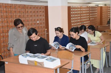 Научная библиотека КазНМУ пополнилась новой книгой Алмаза Шармана о будущем медицины и технологий