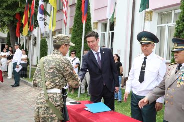 166 выпускников военной кафедры приняли присягу в КазНМУ