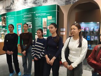 Погружение в историю: студенты КазНМУ знакомятся с жизнью Д. А. Кунаева