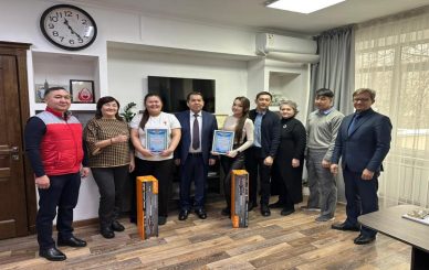 Студенты КазНМУ награждены за работу в службе скорой медицинской помощи