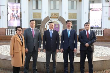 Советник Президента РК Алексей Цой ознакомился с модернизацией инфраструктуры КазНМУ и обсудил приоритеты развития медицинского образования