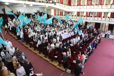 В Алматы студенты медвузов обсудили итоги референдума