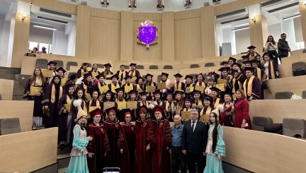 В КазНМУ им. С.Д. Асфендиярова вручили дипломы выпускникам Школы общественного здравоохранения имени Х.Досмухамедова