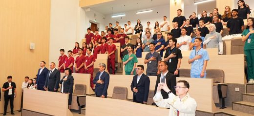 Сегодня КазНМУ — в центре международной хирургической повестки