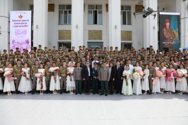 В КазНМУ 214 выпускников военной кафедры приняли Военную присягу