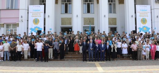 КазНМУ отметил День государственных символов торжественной патриотической акцией