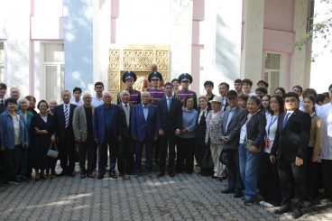 Фундамент науки и медицины: в КазНМУ поздравили преподавателей и ветеранов вуза